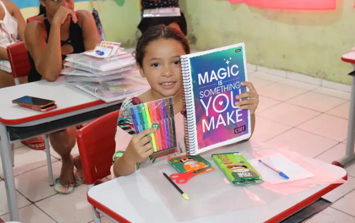 Prefeitura de São José da Laje realiza entrega de kits de material escolar para alunos da rede municipal de ensino