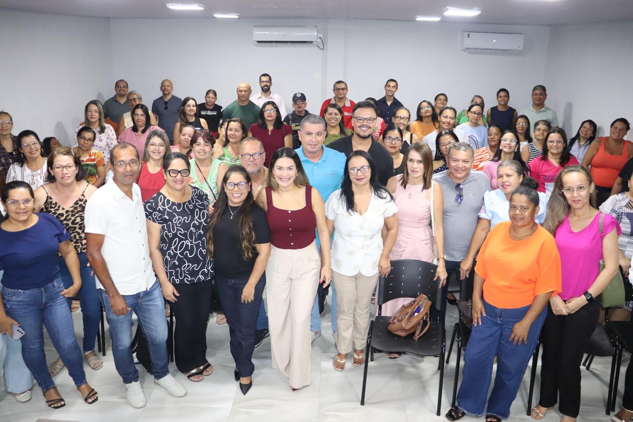 Gestão Vanessa e Ravena concede mais um reajuste salarial de 7% aos servidores da educação de São José da Laje