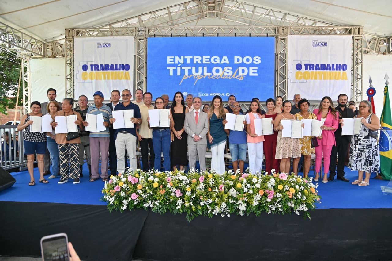 314 Famílias de São José da Laje recebem títulos de propriedade do Programa Moradia Legal