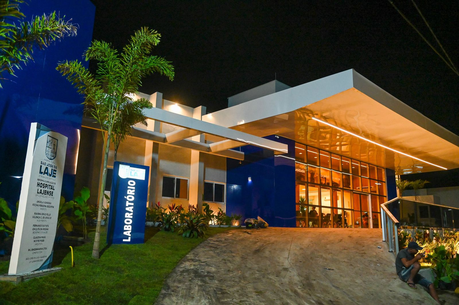 Prefeita Angela Vanessa e Vice Ravena de Neno inauguram Hospital Lajense. Unidade é o maior investimento em saúde em São José da Laje.